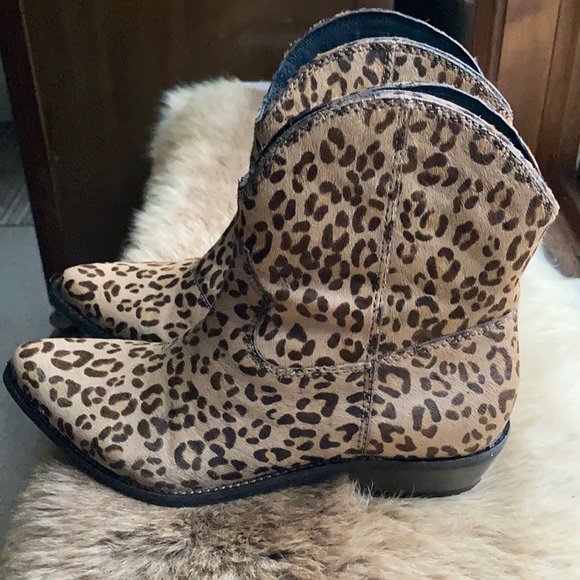 Cheetah Print Ankle boots - Picture 2 of 4